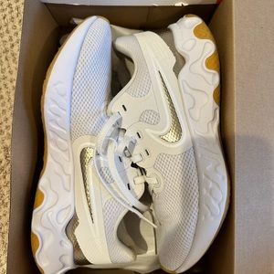 Nike Renew Ride 2  women’s 9.5 white